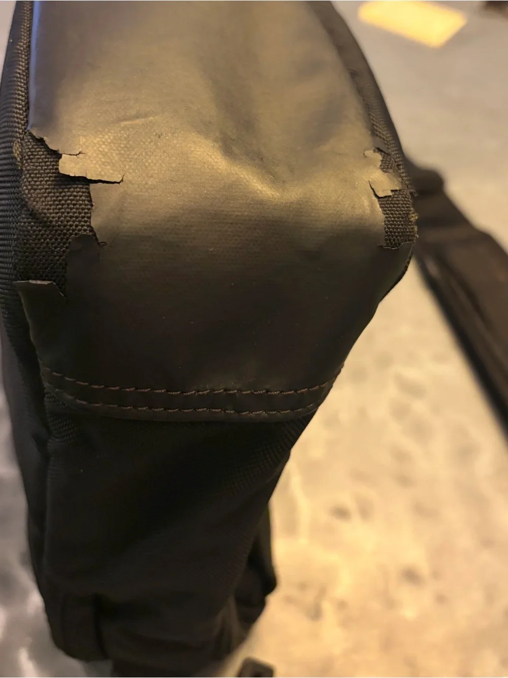TIMBUK2 Core Briefcase Laptop Messenger Bag Black Used